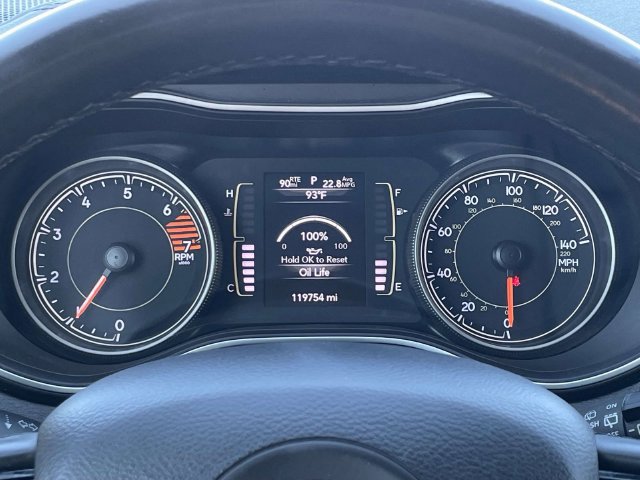 Used 2019 Jeep Cherokee Latitude Plus FWD image 18