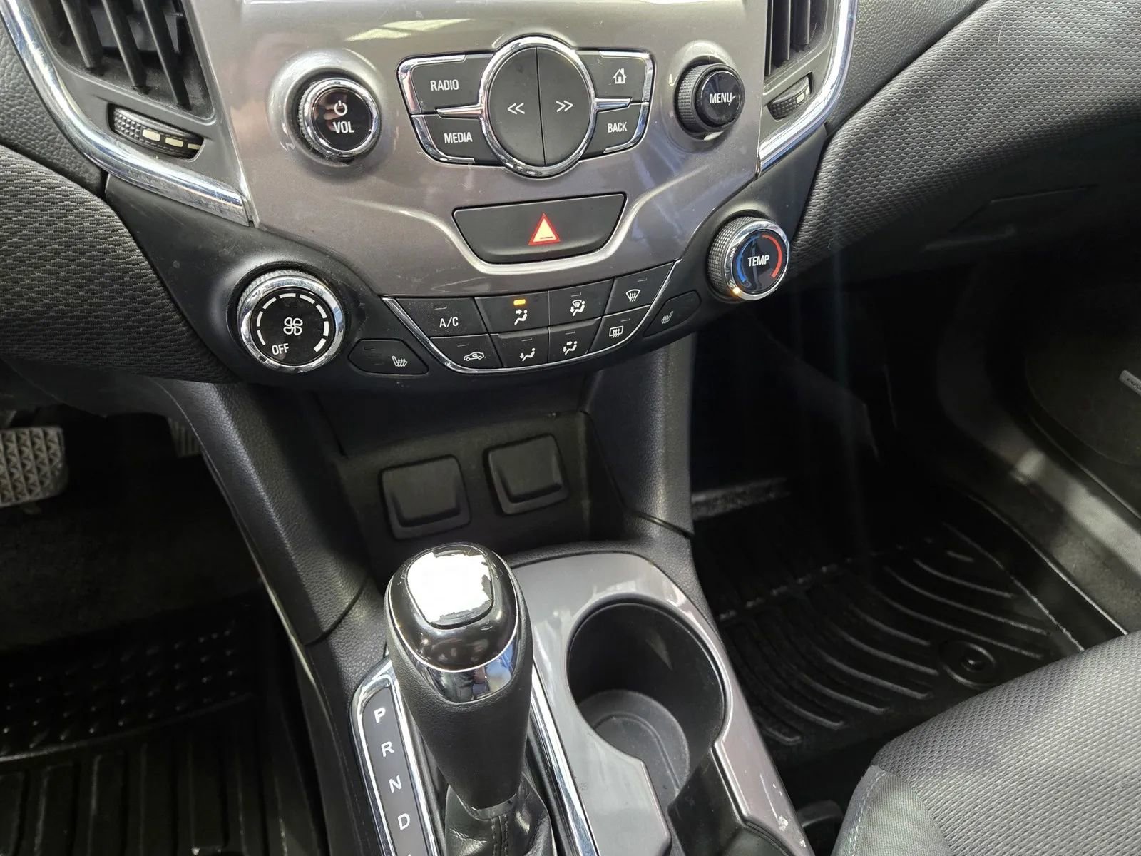 Used 2018 Chevrolet Cruze LT w/ Sun And Sound Package FWD image 20