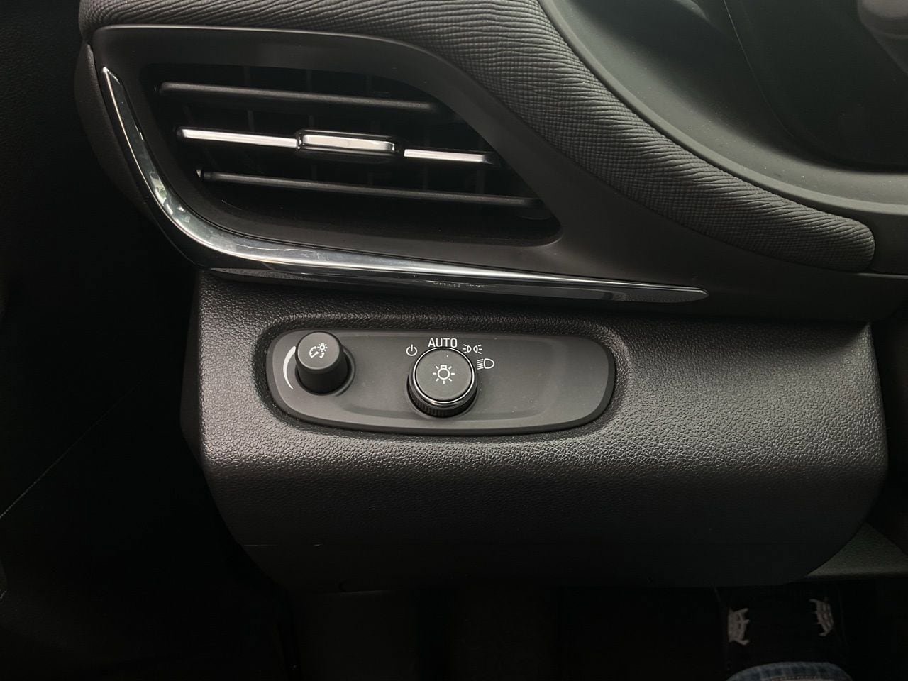 Used 2025 Buick Envista Preferred FWD image 20