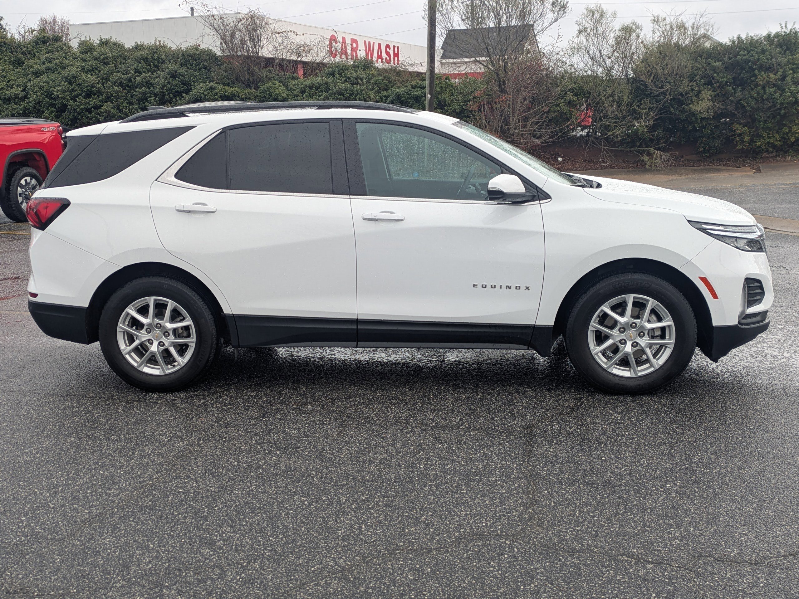 Used 2024 Chevrolet Equinox LT image 3