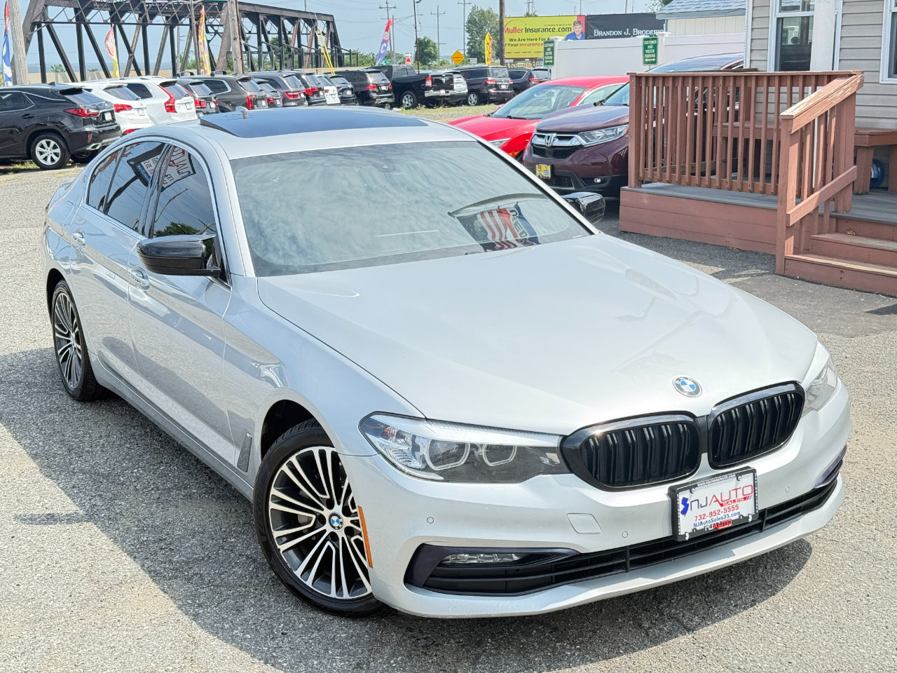Used 2018 BMW 530i xDrive w/ Premium Package image 2