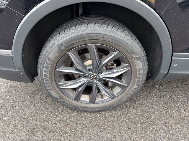 Used 2022 Volkswagen Tiguan SE image 32