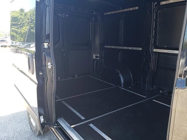 New 2024 RAM ProMaster 2500 w/ Quick Order Package 22G SLT image 16