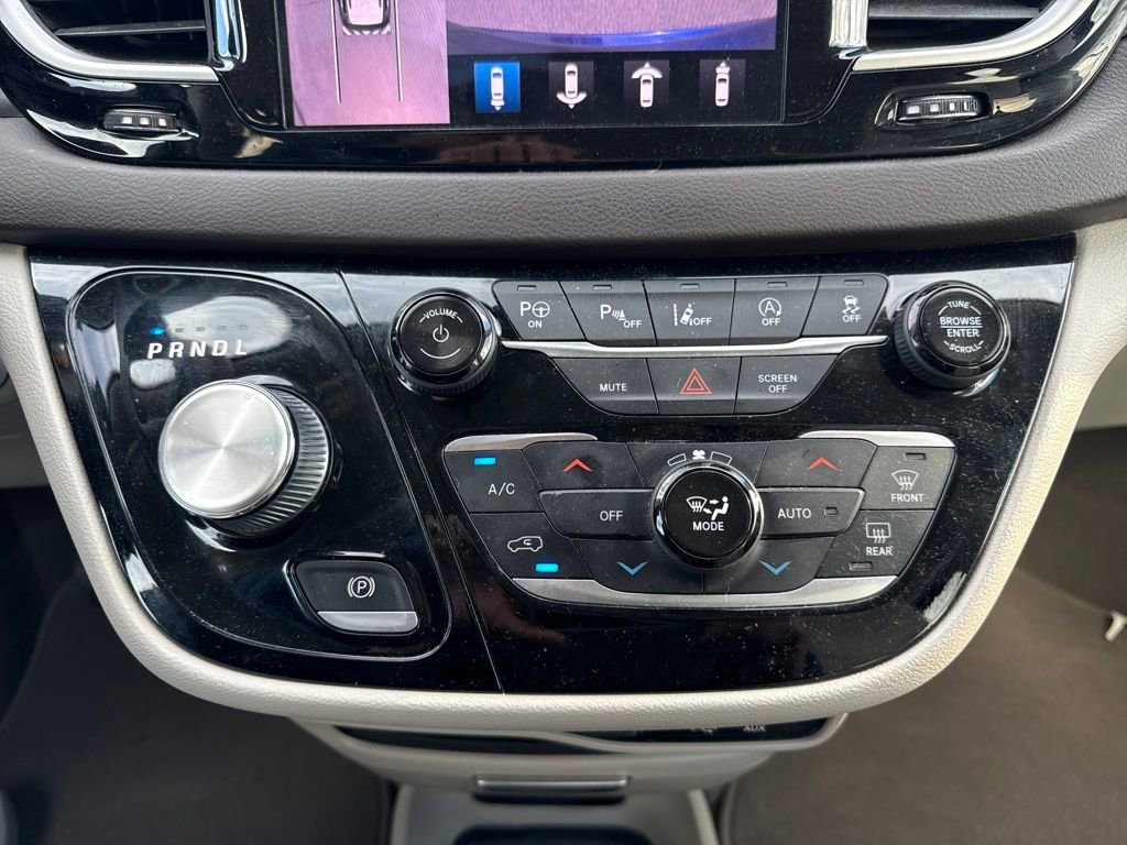 Used 2020 Chrysler Pacifica Touring-L w/ Tire & Wheel Group image 34