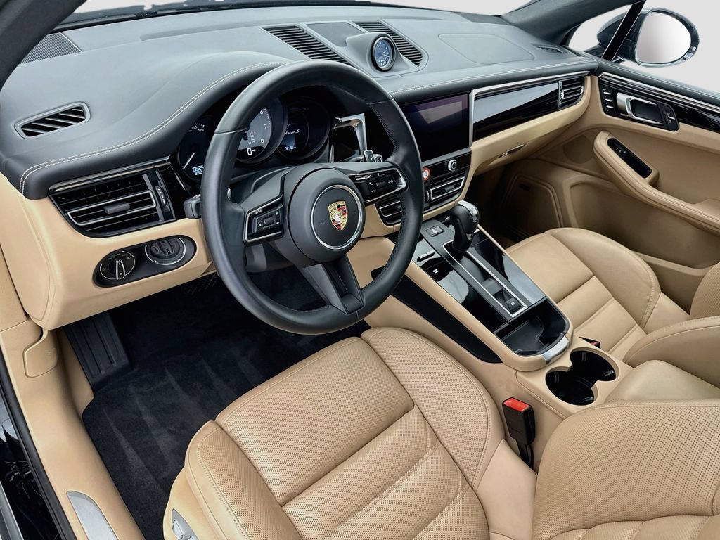 Certified 2025 Porsche Macan S AWD/4WD image 4