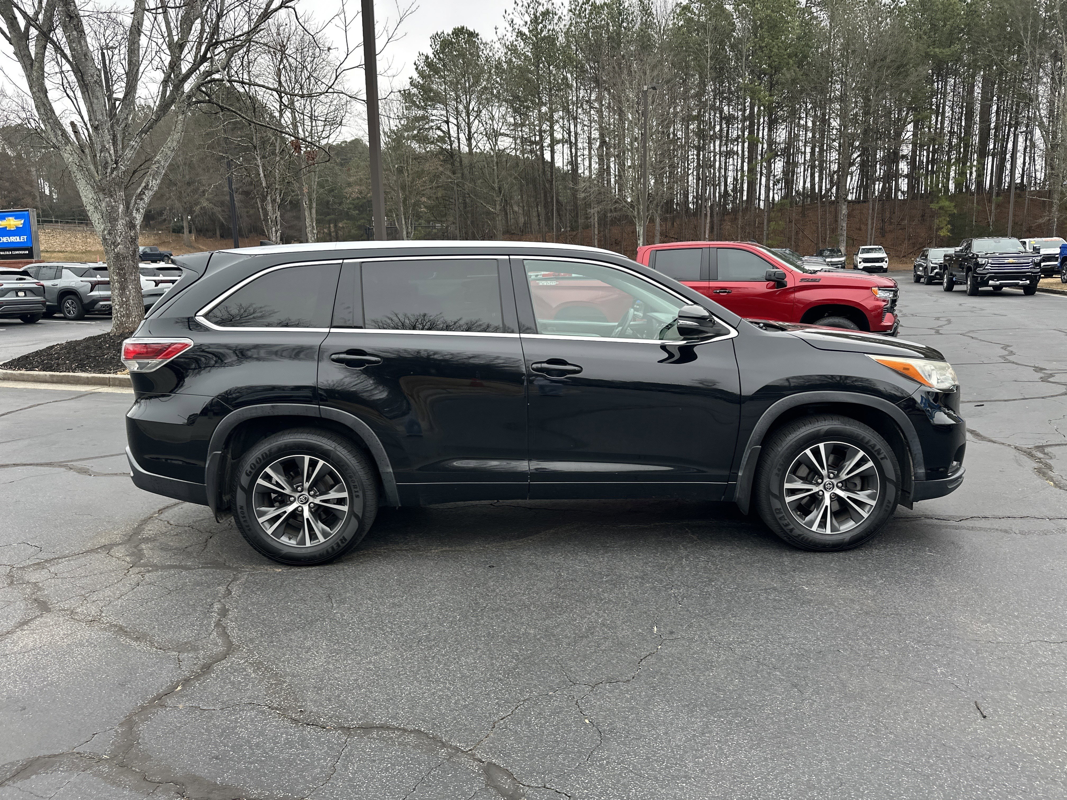 Used 2016 Toyota Highlander XLE image 4