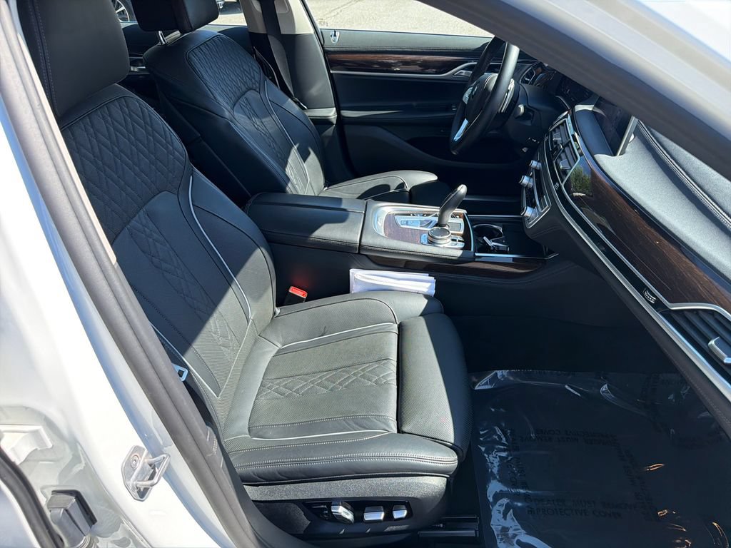 Used 2022 BMW 750i xDrive AWD/4WD image 13