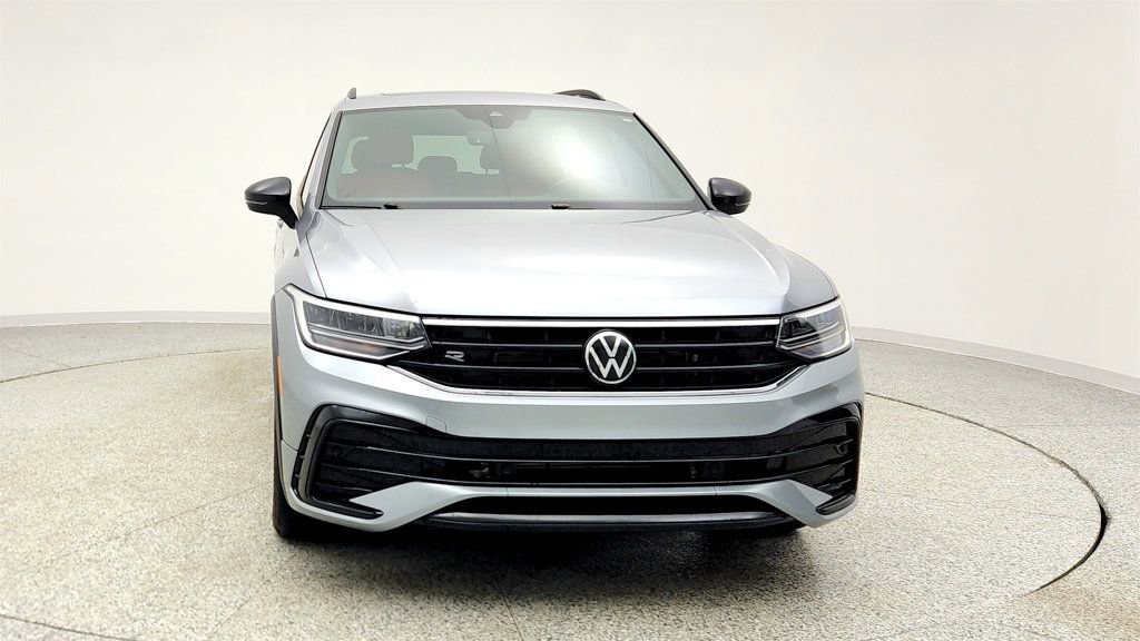 Used 2024 Volkswagen Tiguan SE R-Line image 2