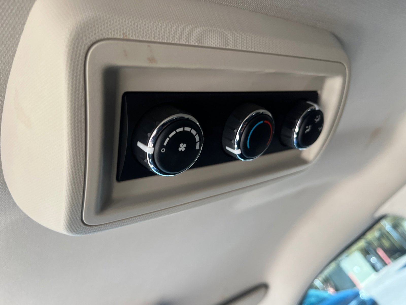 Used 2015 Dodge Journey SXT w/ Flexible Seating Group image 31