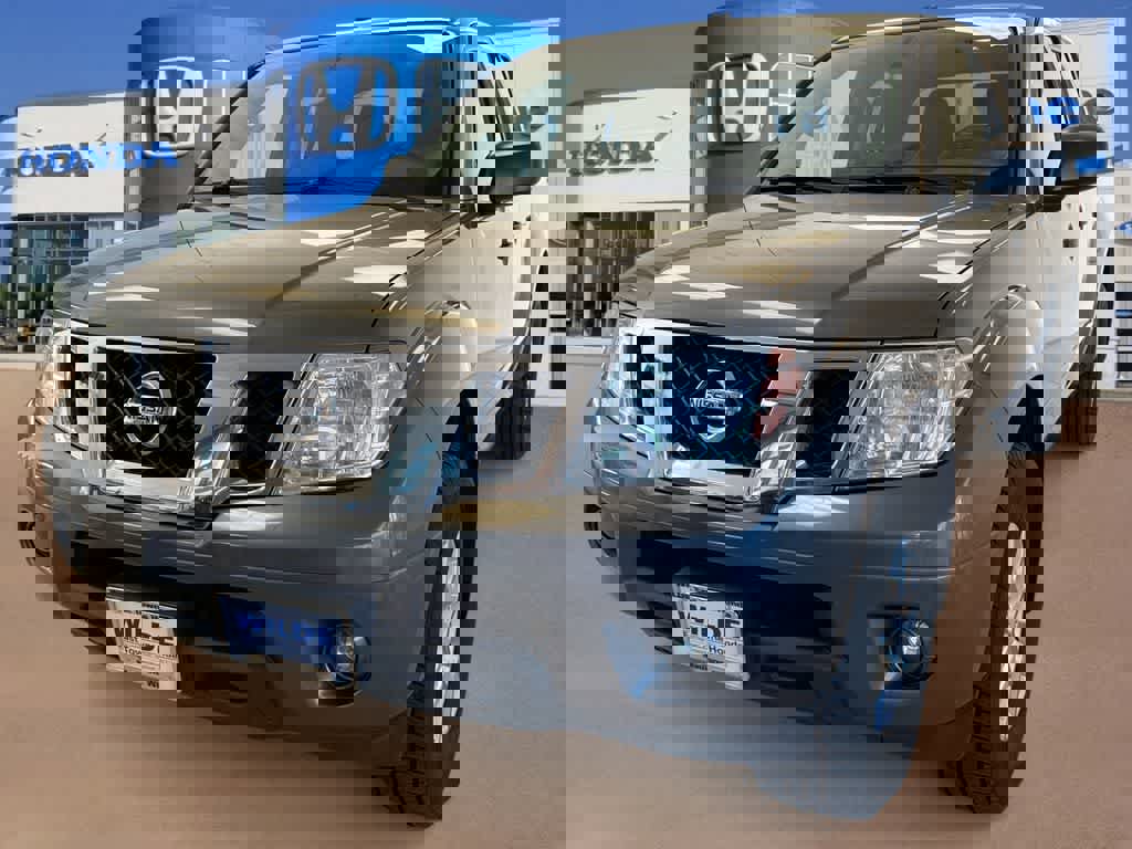 Used 2017 Nissan Frontier SV image 1