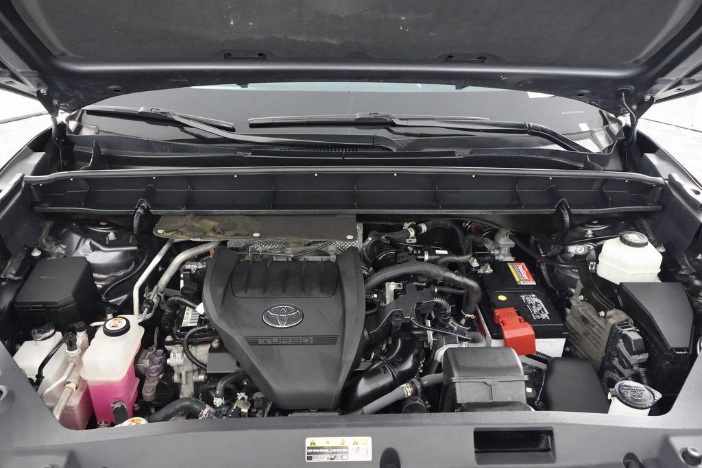 Used 2023 Toyota Highlander XLE FWD image 14