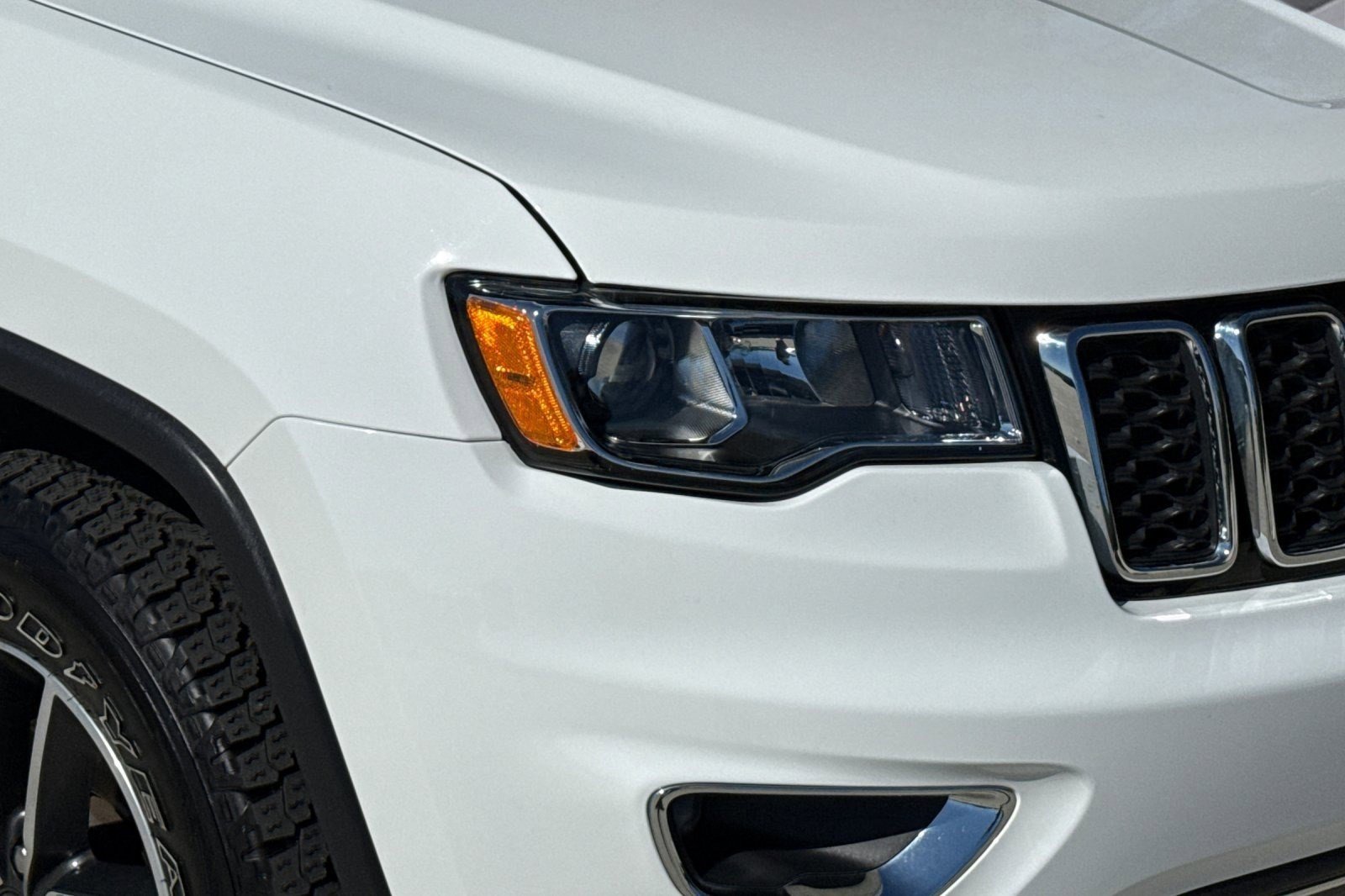 Used 2019 Jeep Grand Cherokee Limited image 10