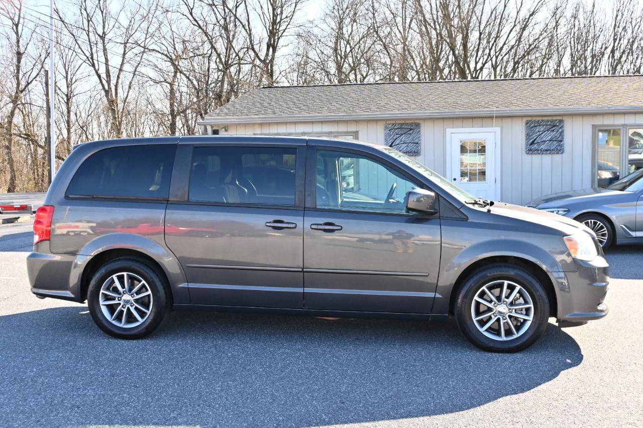 Used 2016 Dodge Grand Caravan SE image 10
