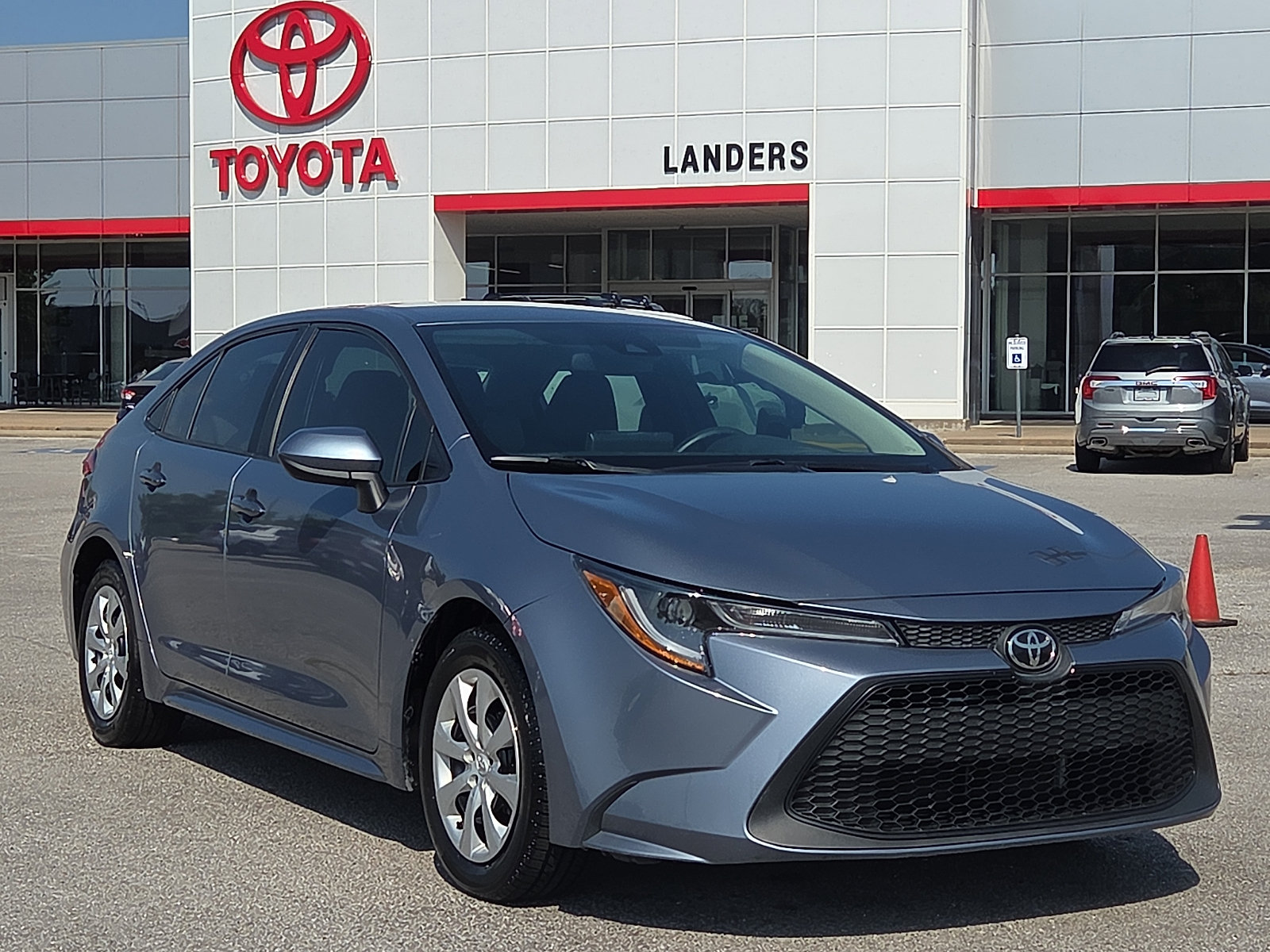 Used 2022 Toyota Corolla LE FWD image 1