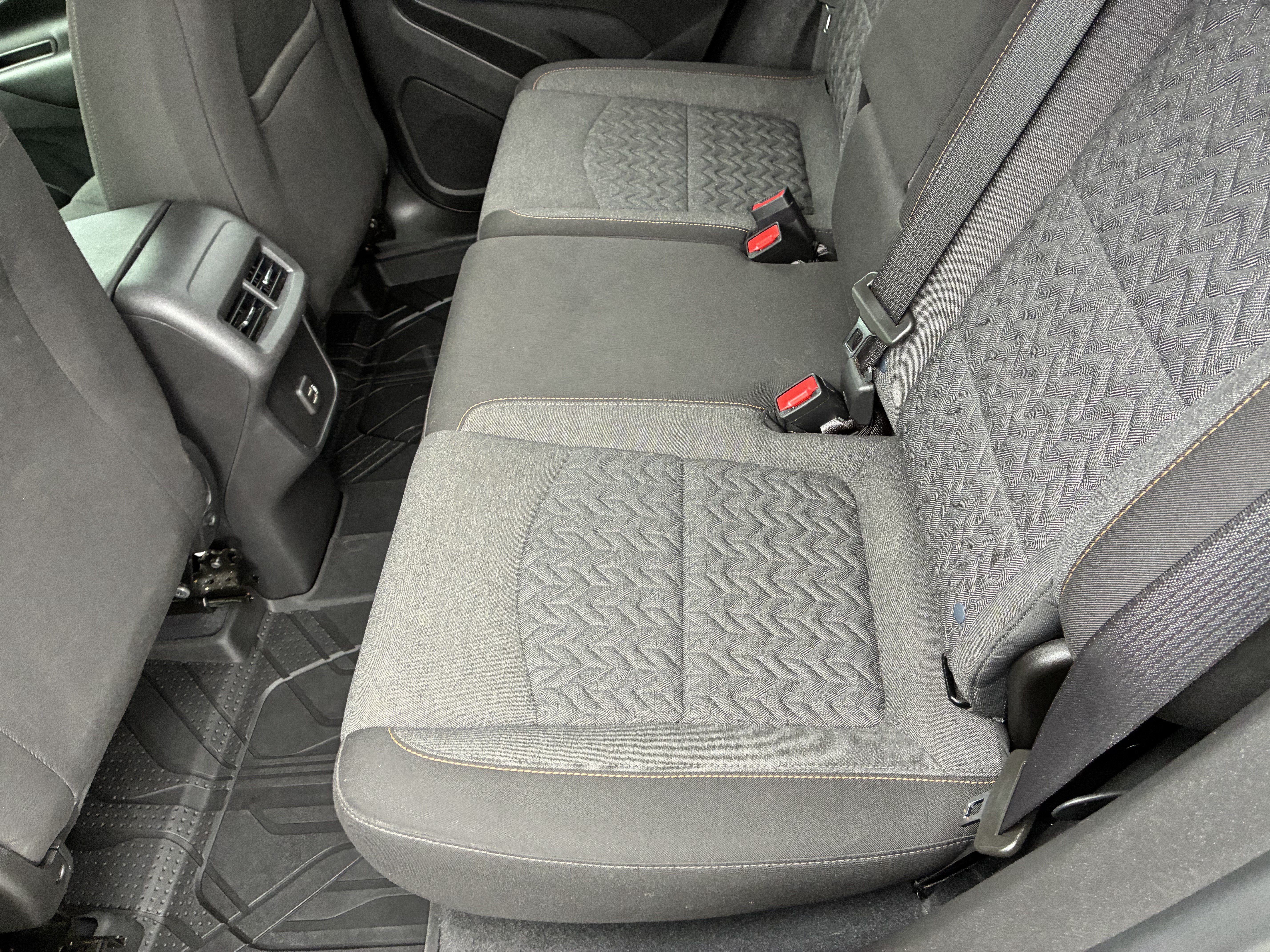 Used 2022 Chevrolet Equinox LT w/ LPO, Floor Liner Package FWD image 15