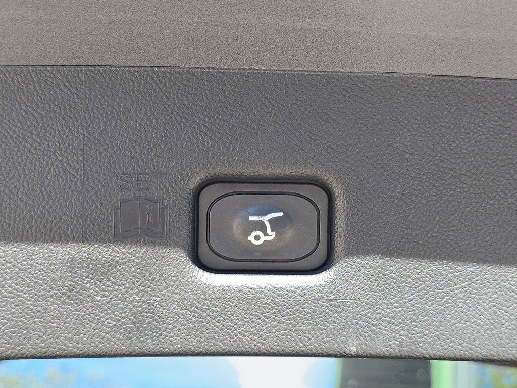 Used 2021 Lincoln Nautilus Reserve image 17