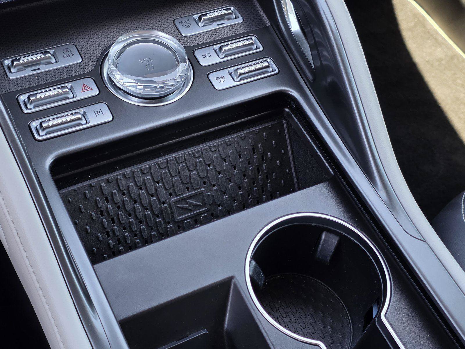 Used 2024 Lincoln Nautilus Premier AWD/4WD image 19