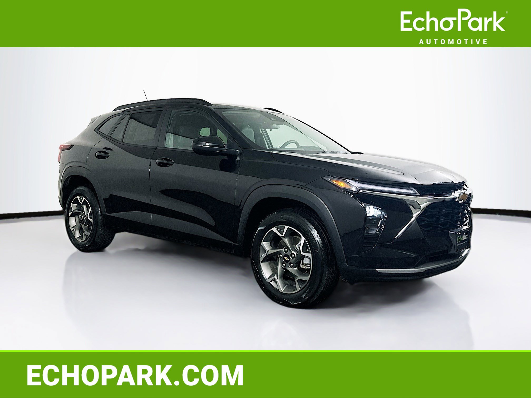 Used 2025 Chevrolet Trax LT image 1