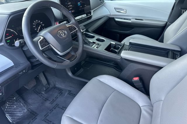 Certified 2026 Toyota Sienna XLE FWD image 12