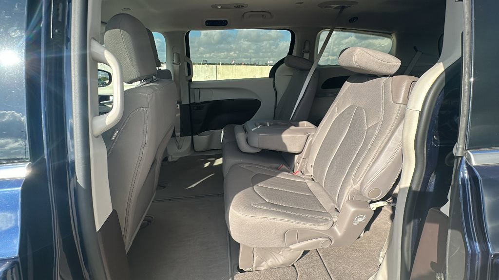 Used 2017 Chrysler Pacifica LX image 33