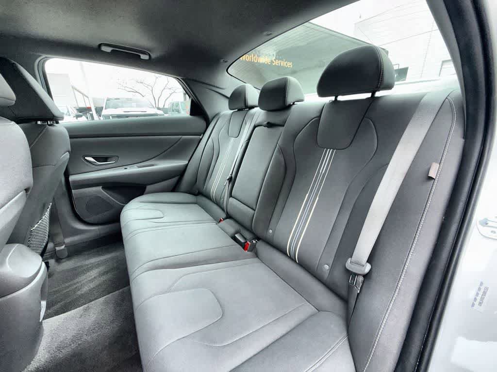 Used 2025 Hyundai Elantra SEL FWD image 13