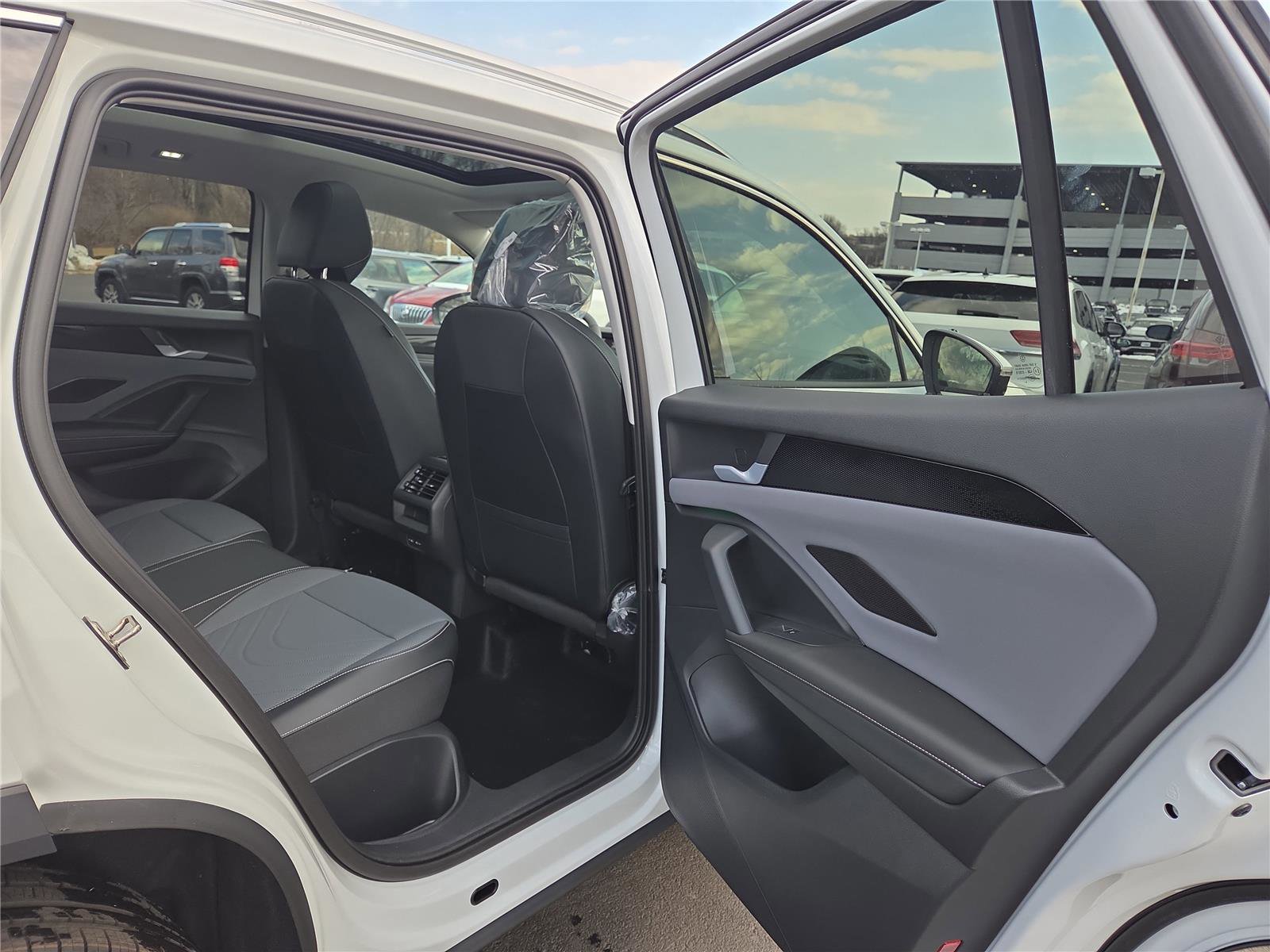 New 2026 Volkswagen Tiguan SE image 28