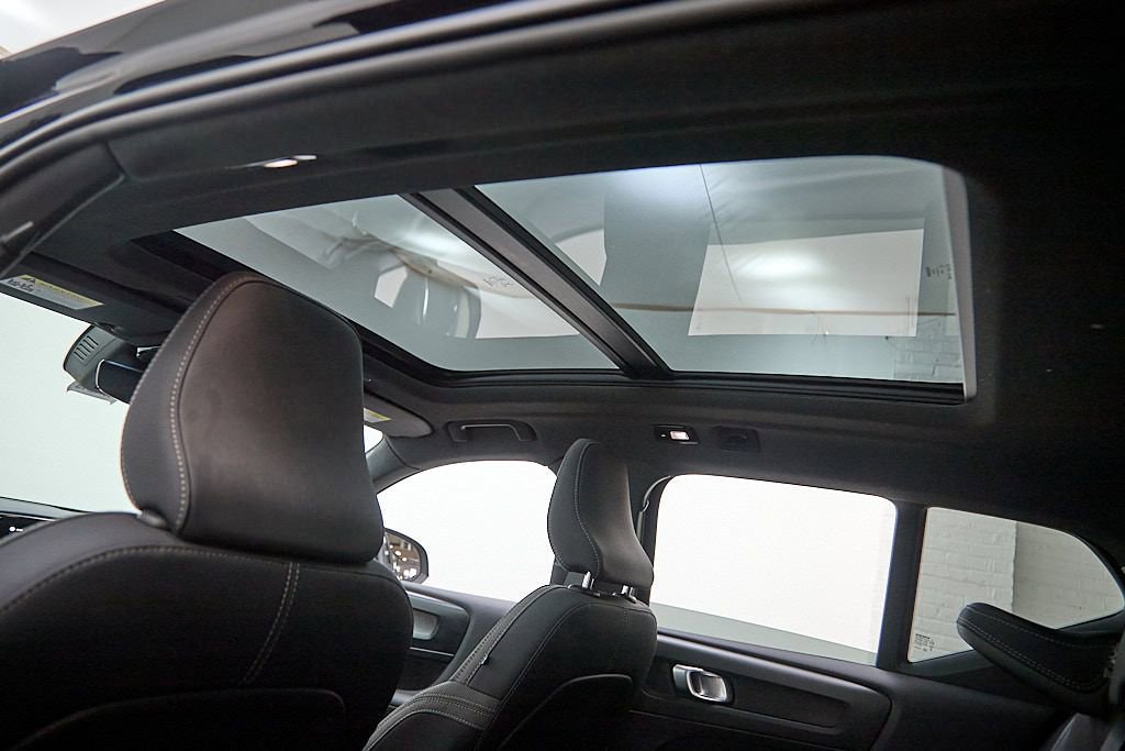 Certified 2023 Volvo XC40 Recharge Ultimate image 21