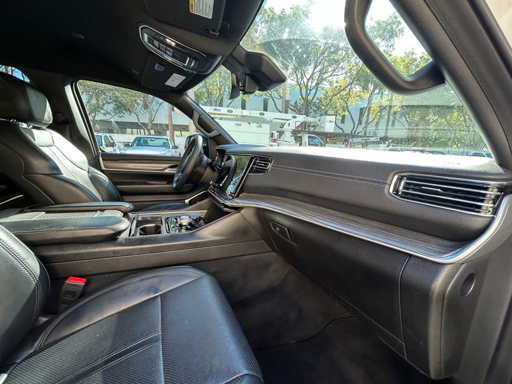 Used 2024 Jeep Wagoneer Series II w/ Flexible Seating Group image 31
