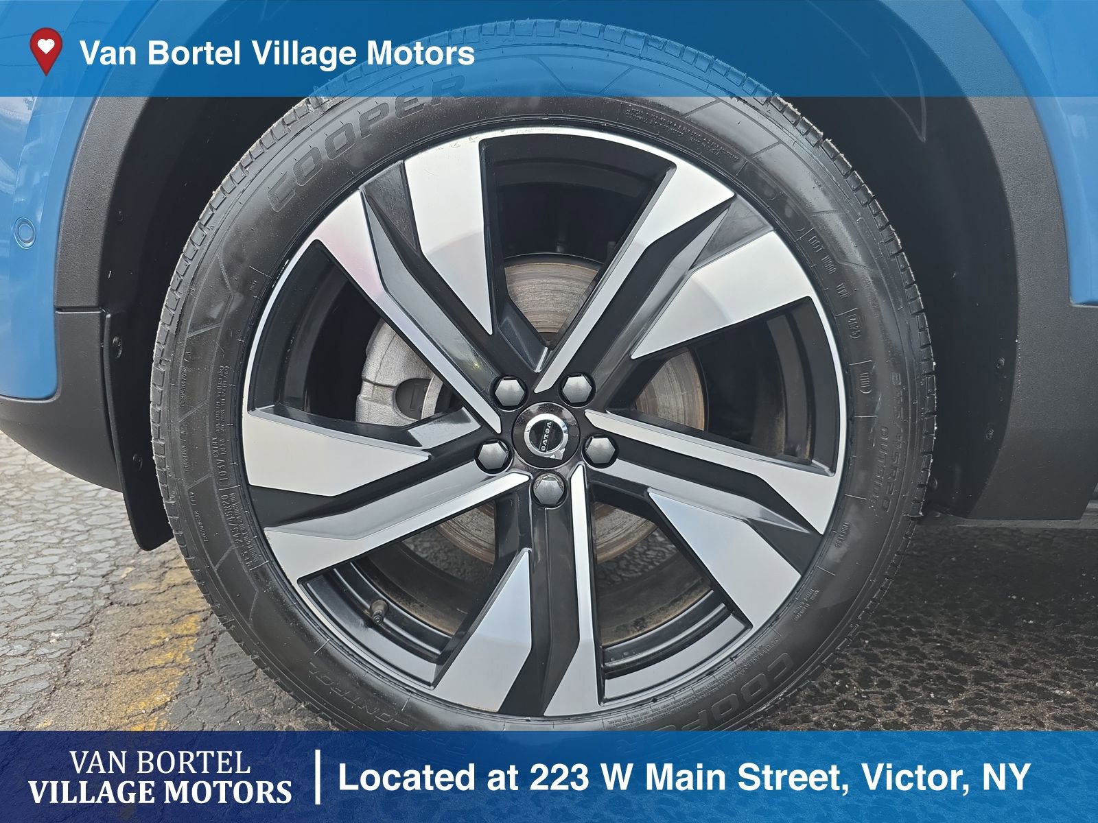 Used 2023 Volvo XC40 B5 Ultimate image 30