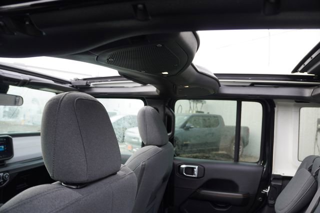 Used 2025 Jeep Wrangler Unlimited Sahara w/ Safety Group image 18