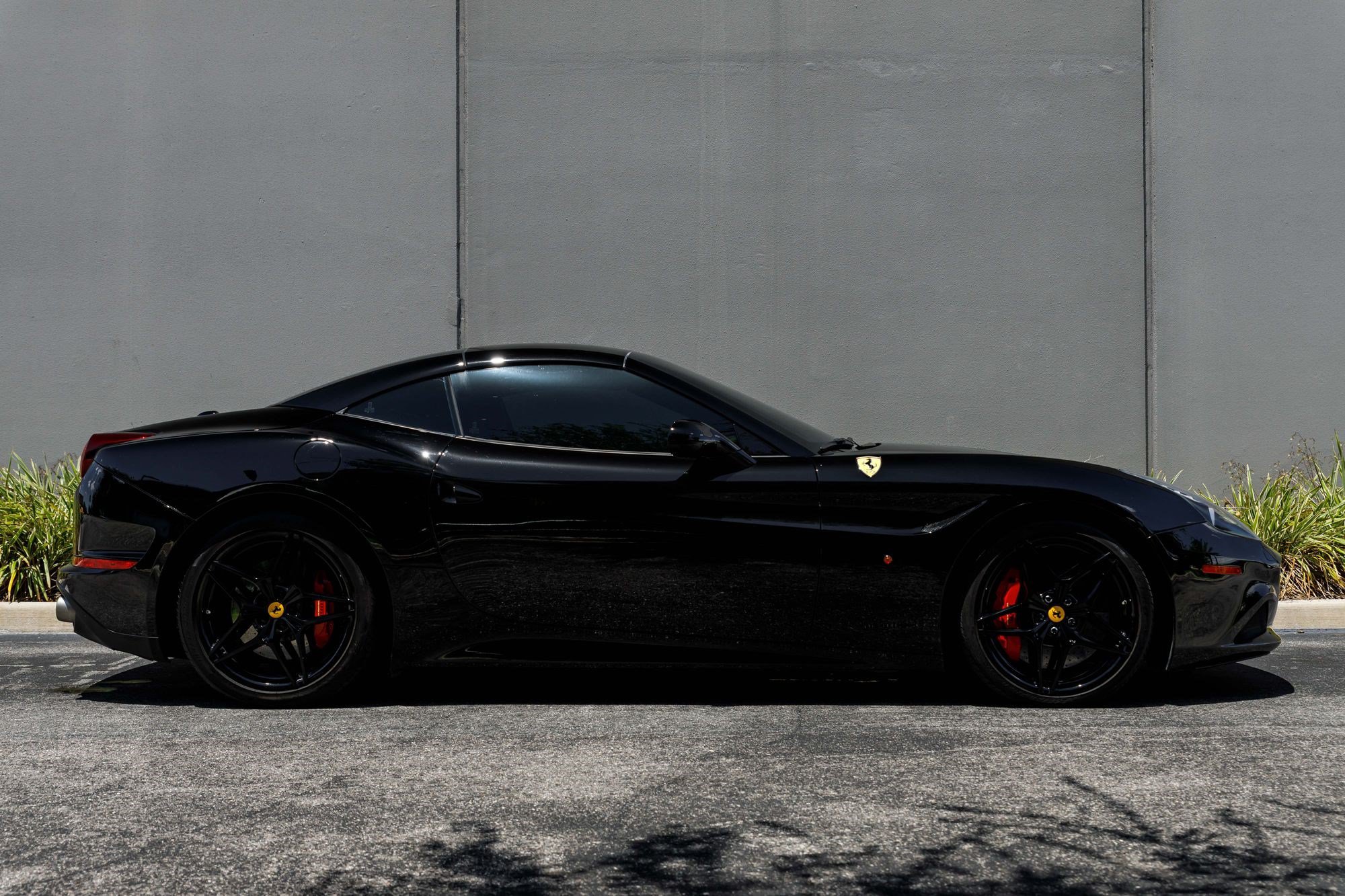 Used 2017 Ferrari California T RWD image 6