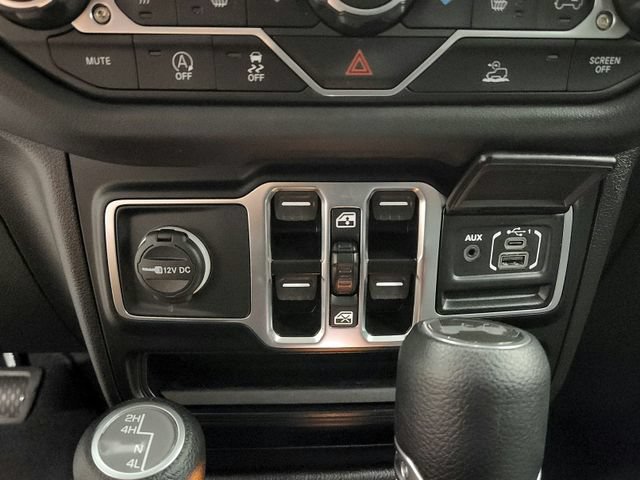 Used 2025 Jeep Wrangler Unlimited Sahara AWD/4WD image 28