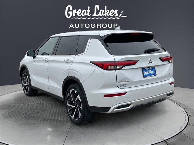 Used 2024 Mitsubishi Outlander SE image 3