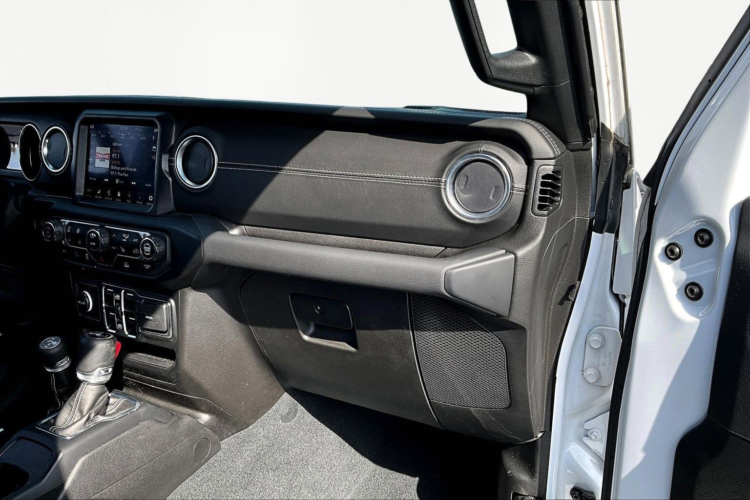 Used 2023 Jeep Wrangler Unlimited Sahara AWD/4WD image 26