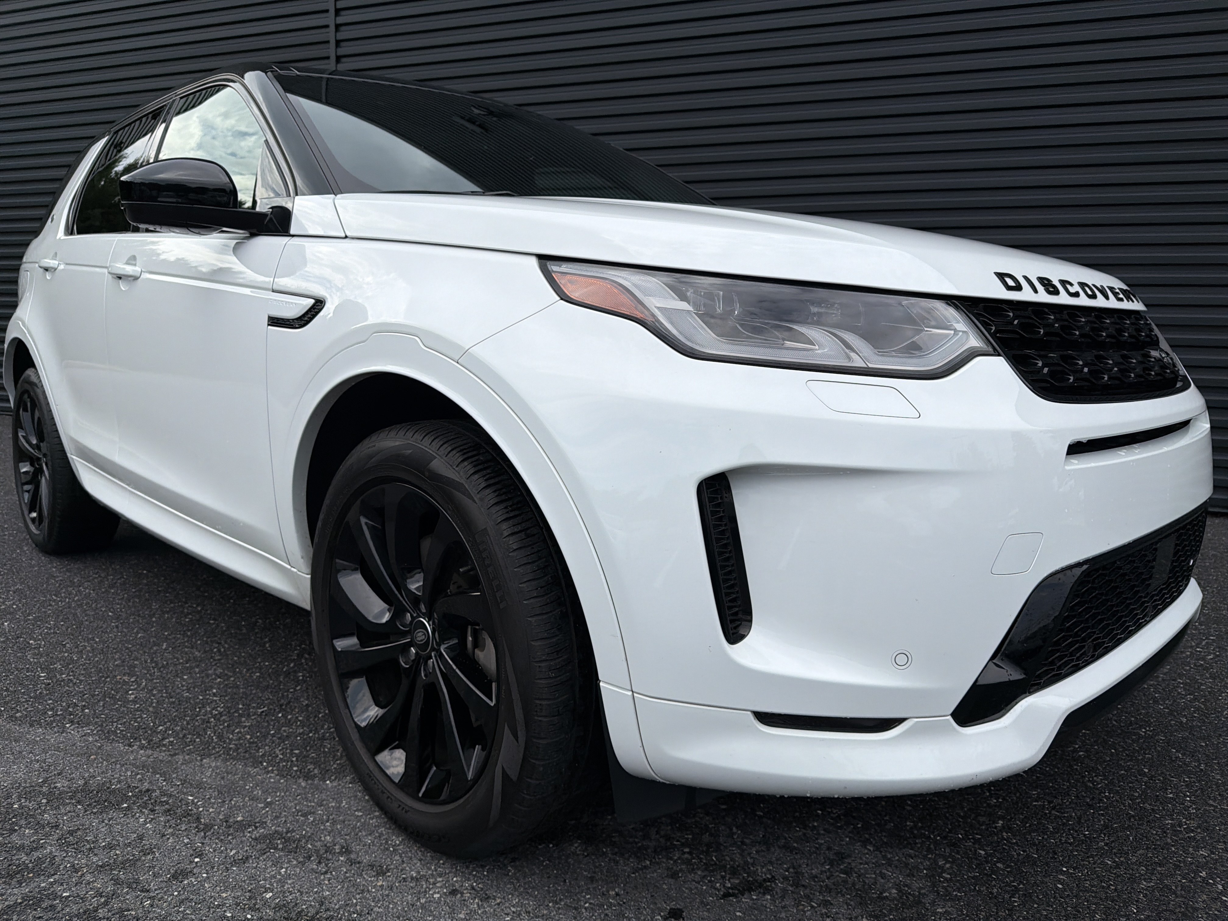Used 2023 Land Rover Discovery Sport SE R-Dynamic AWD/4WD image 7