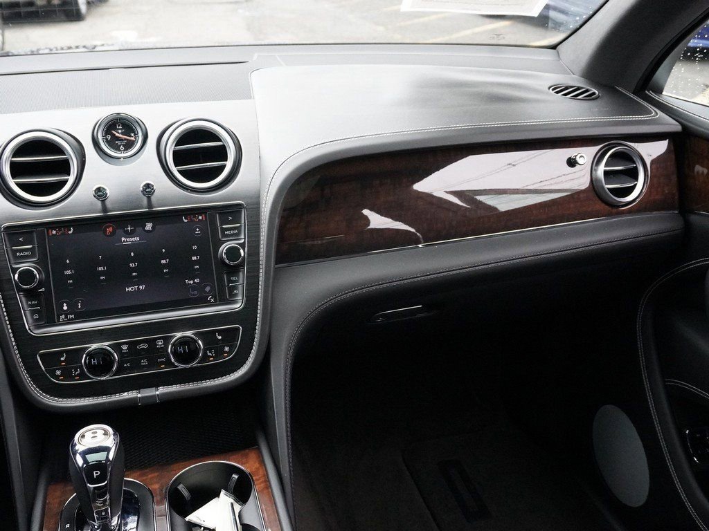Used 2019 Bentley Bentayga AWD/4WD image 35