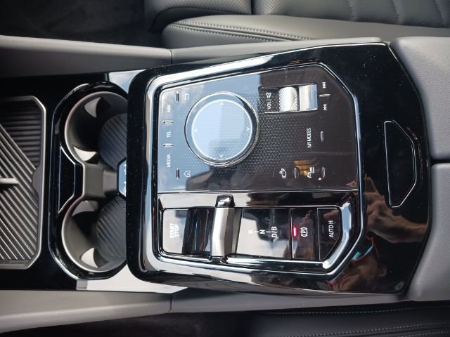 New 2024 BMW i5 eDrive40i w/ Convenience Package image 24