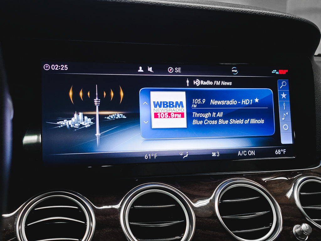 Used 2019 Mercedes-Benz E 300 4MATIC image 28