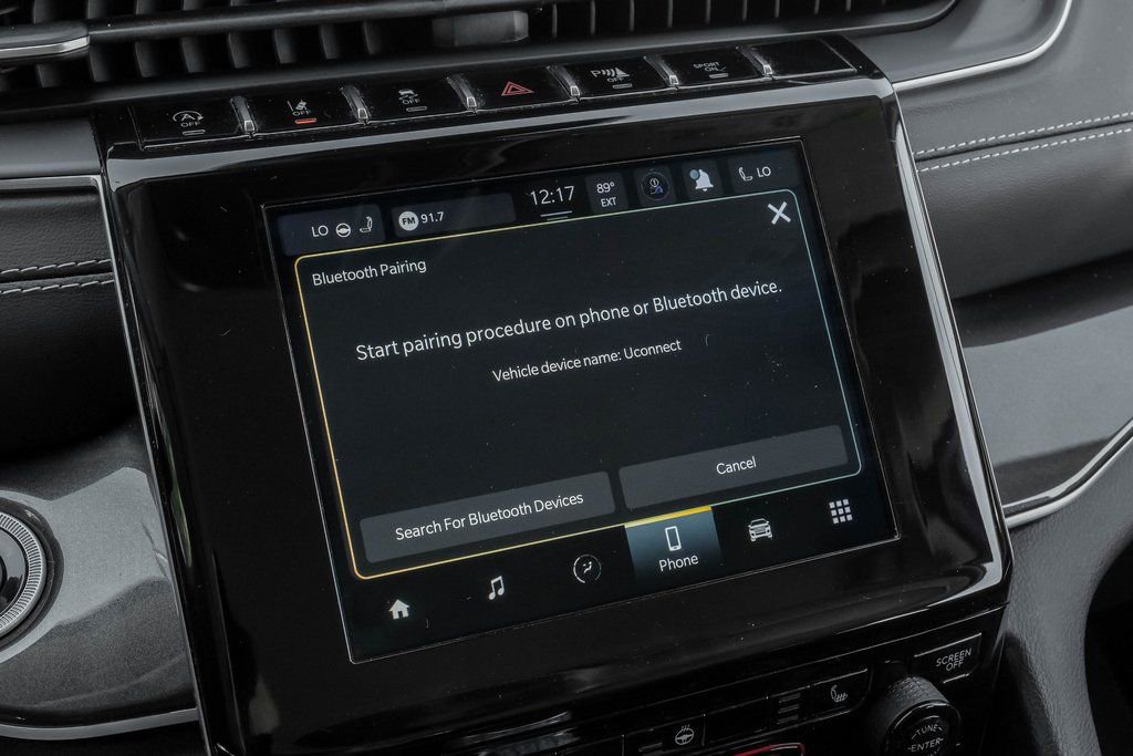 Used 2022 Jeep Grand Cherokee Laredo w/ Luxury Tech Group I image 38