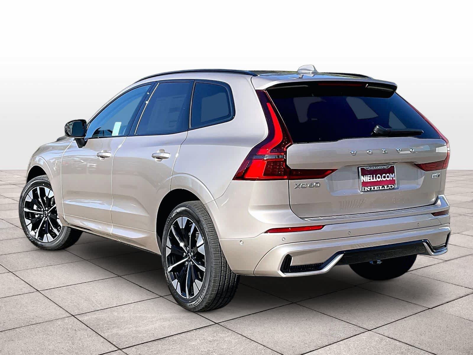 New 2027 Volvo XC60 B5 Plus AWD/4WD image 3