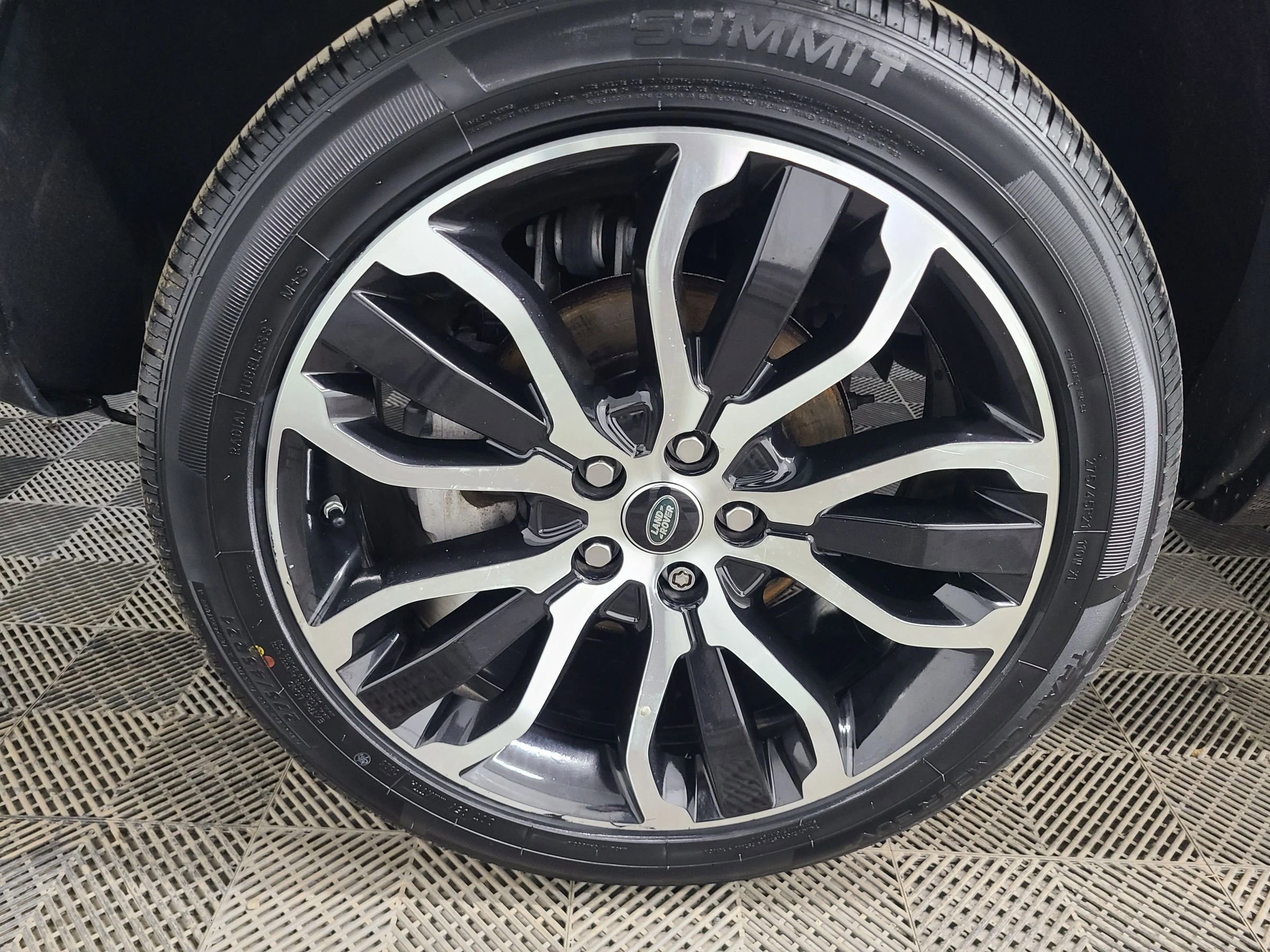 Used 2020 Land Rover Range Rover Sport HSE image 16