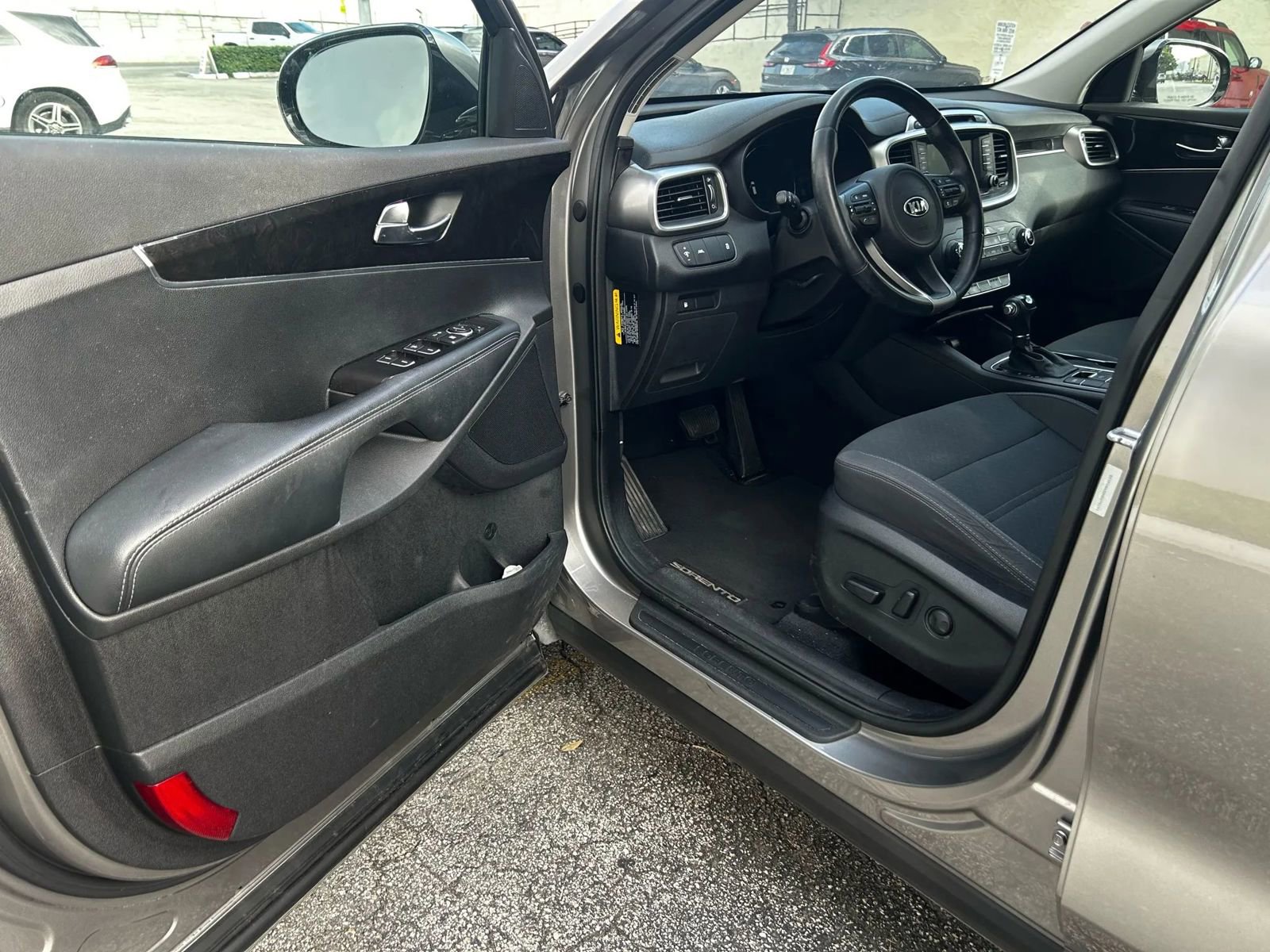 Used 2017 Kia Sorento LX w/ LX Convenience Package image 7