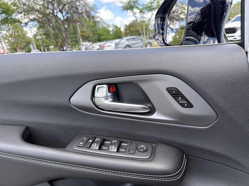 New 2026 Chrysler Pacifica Select image 12