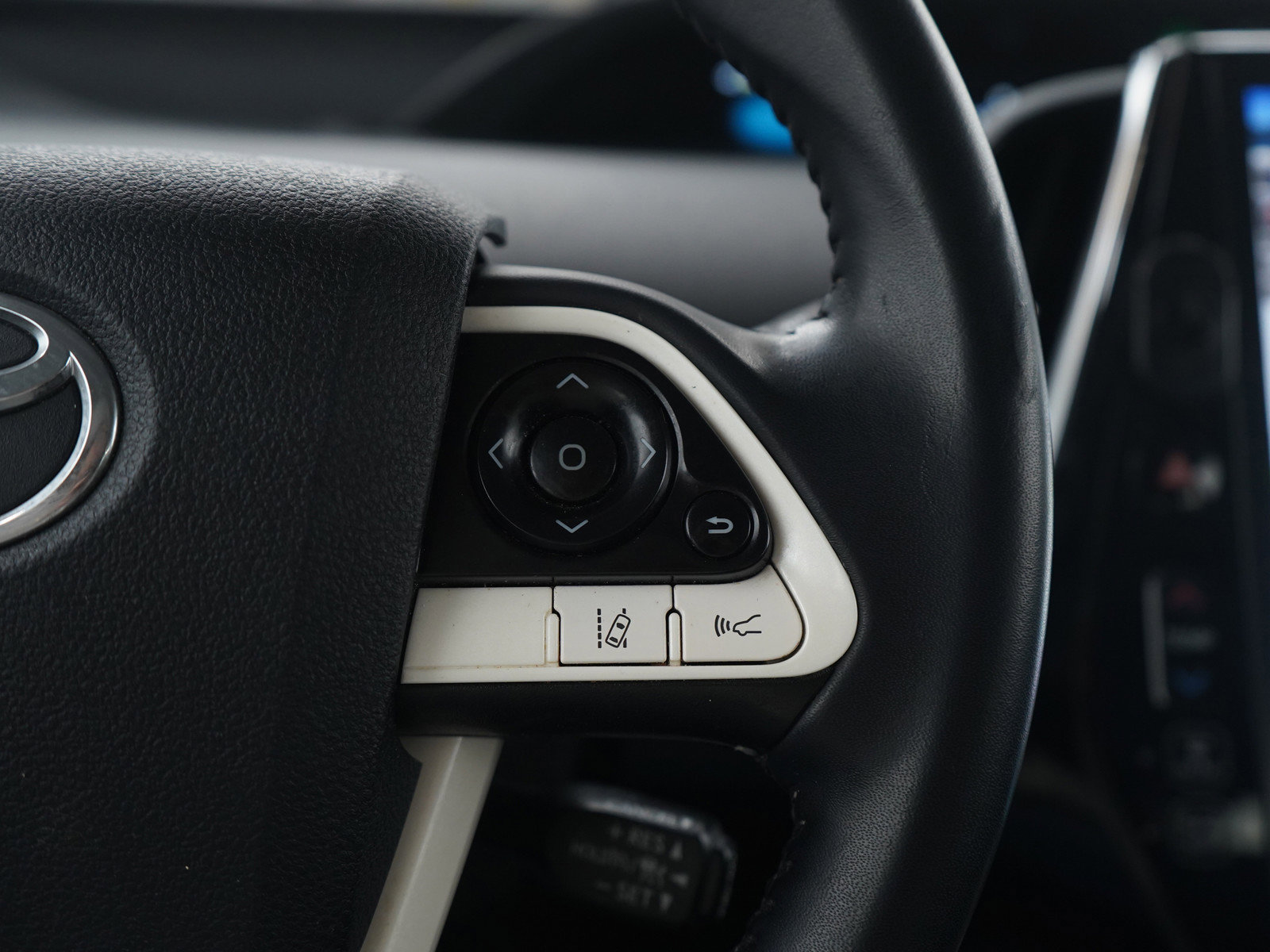 Used 2018 Toyota Prius Prime Premium image 24