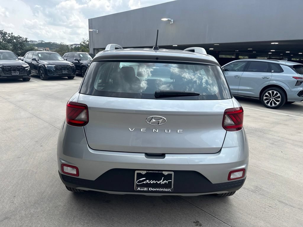 Used 2025 Hyundai Venue SEL FWD image 7