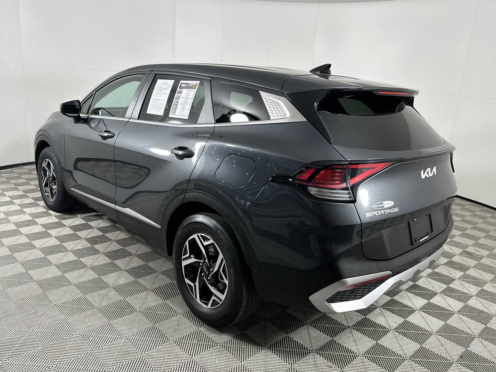 Used 2024 Kia Sportage LX image 6