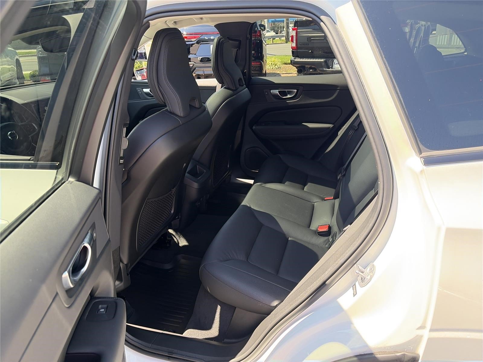 Used 2024 Volvo XC60 B5 Plus w/ Protection Package Premier AWD/4WD image 12