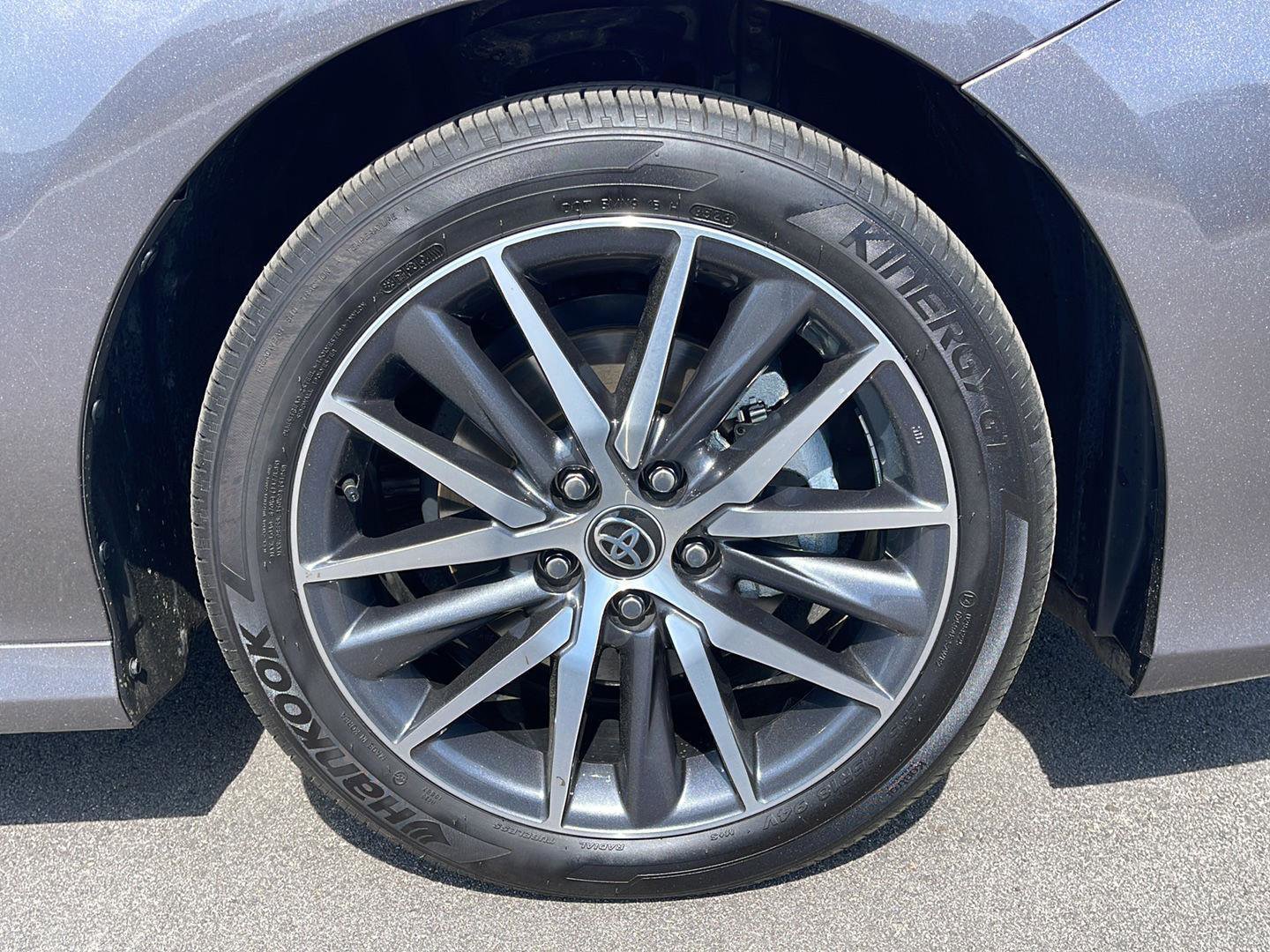 Used 2024 Toyota Camry XLE w/ Navigation Package FWD image 9