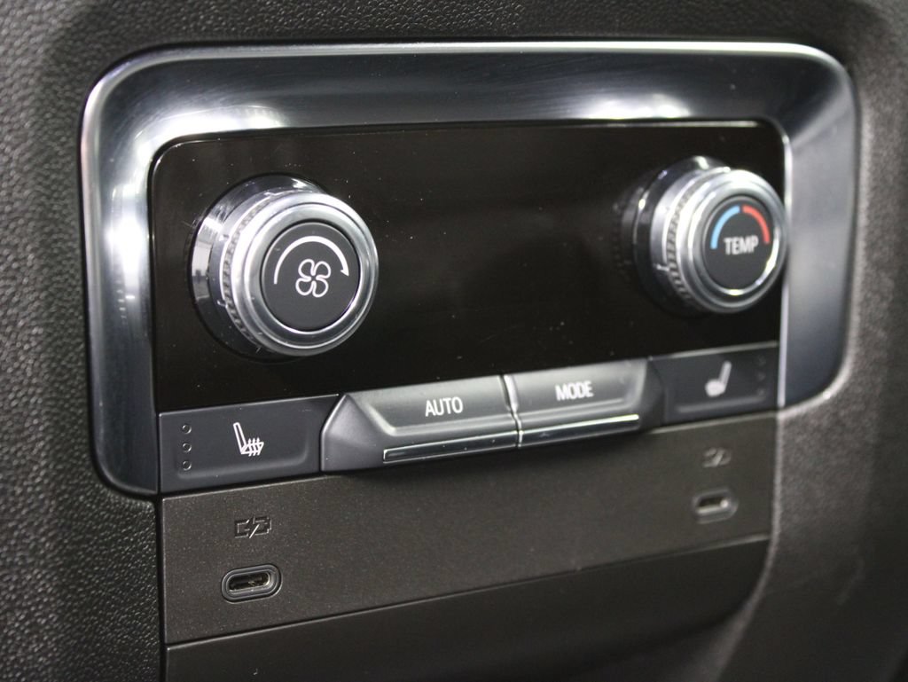 Used 2025 GMC Yukon XL Denali AWD/4WD image 17