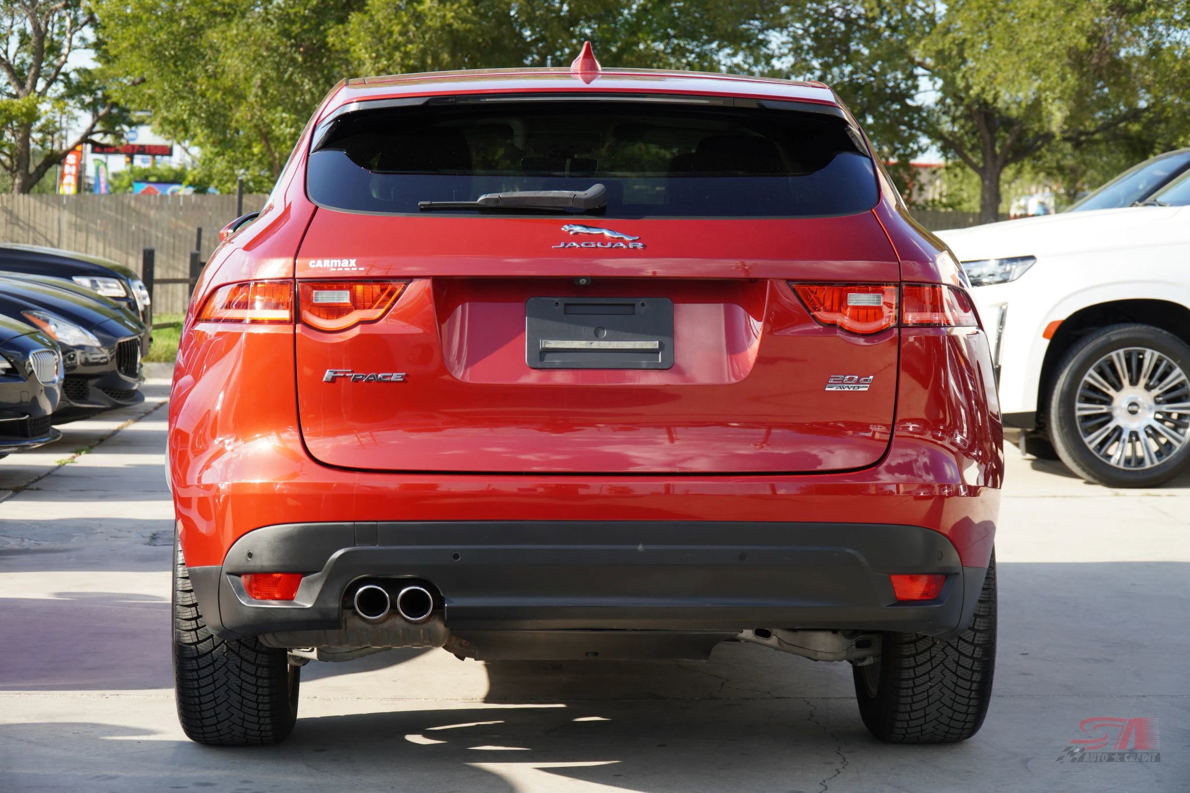 Used 2019 Jaguar F-PACE Premium image 5